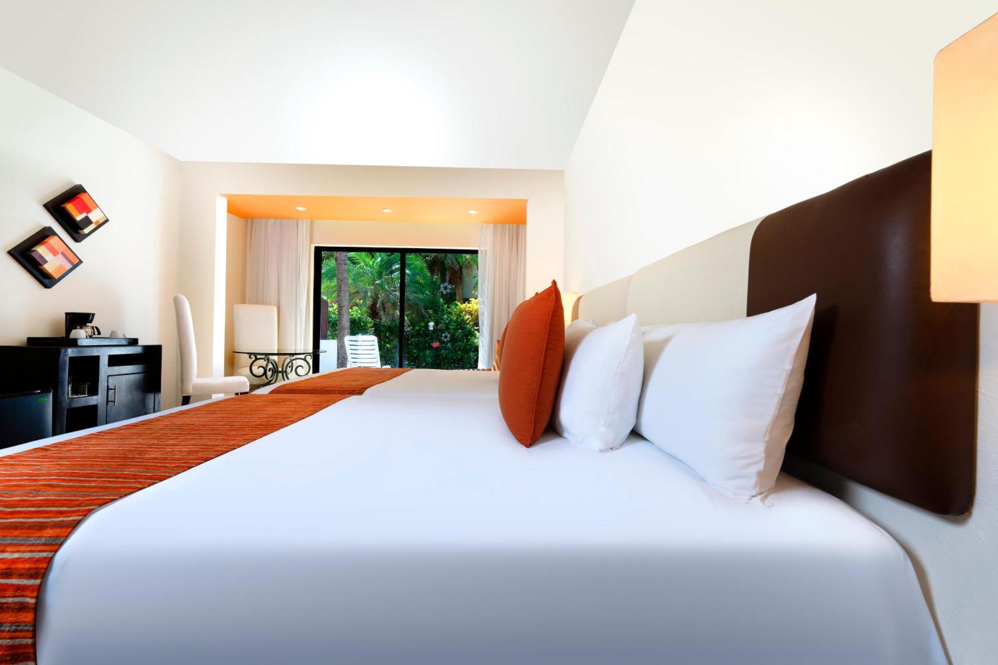 Grand Oasis Tulum Riviera Hotel Akumal Exterior photo